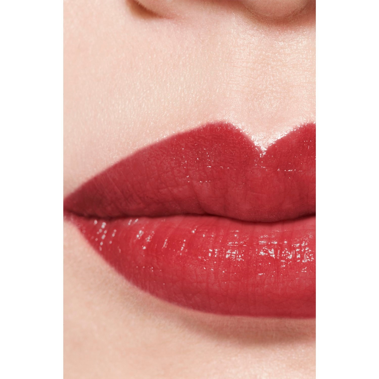 EL BÁLSAMO CON COLOR HIDRATANTE, CON UNA INTENSIDAD A MEDIDA, PARA UNOS LABIOS MÁS BELLOS DÍA TRAS DÍA